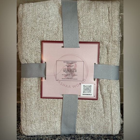 🆕 Chenille Throw Blanket - Tan colored - Picture 1 of 5